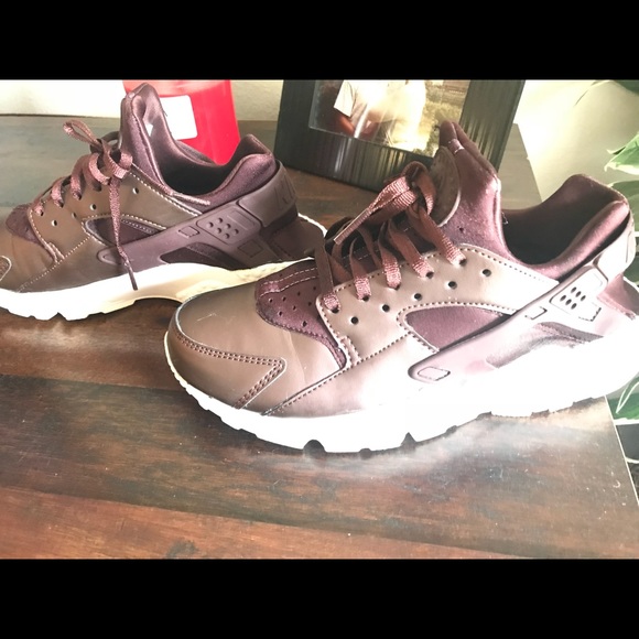 womens white huaraches size 5